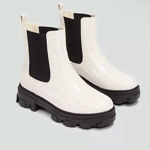 White Fashion to Figure Lug Sole Booties